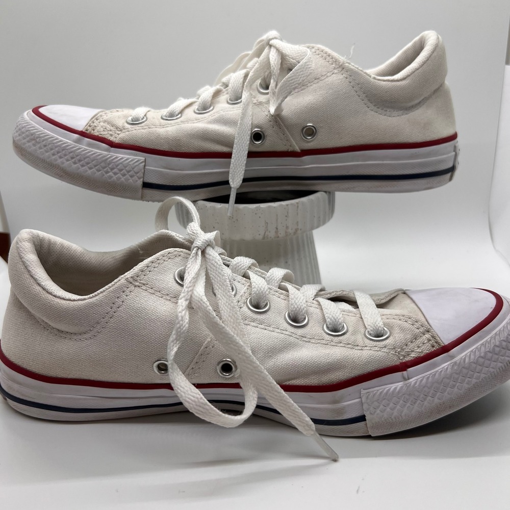 Converse Womesn White Low Top Chuck Taylor All Star | Size 8 - Picture 3 of 9